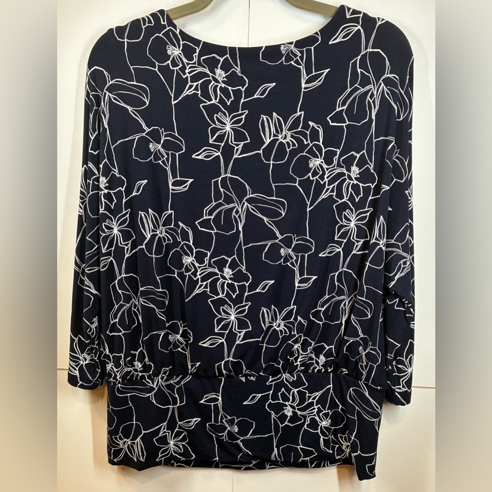 Chico's Navy and White Floral Blouse Size 2/ L - Picture 3 of 9